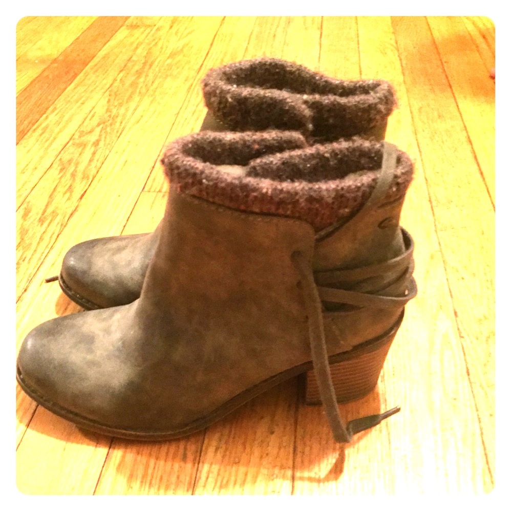 Bran new Arizona ankle boots with fleece inside
